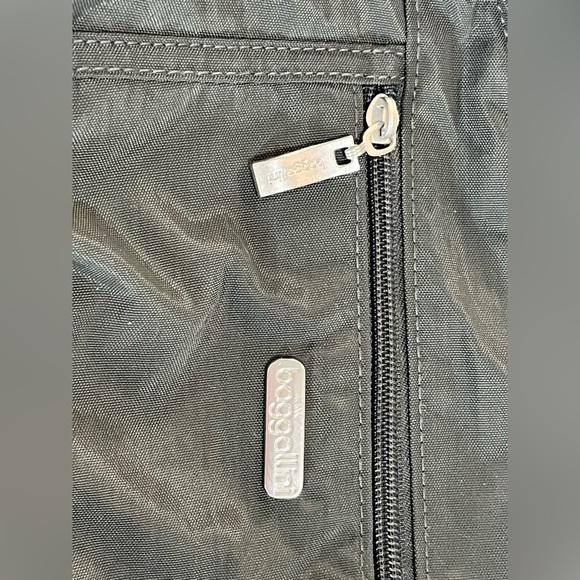Baggallini Pocket Crossover Crossbody Bag Charcoal Water Resistant Like New - Picture 3 of 13